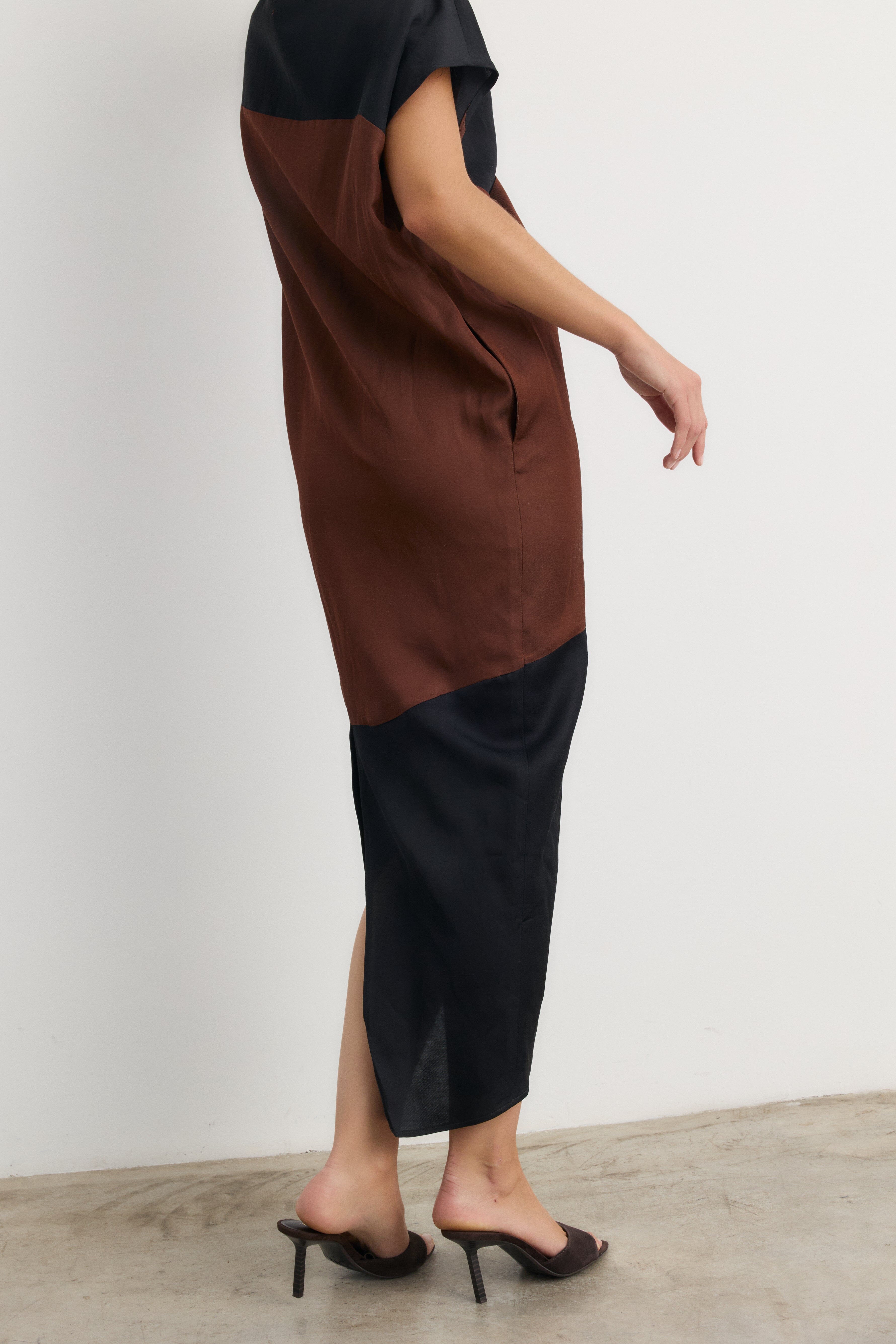 Vestido Nefertiti marrón-negro