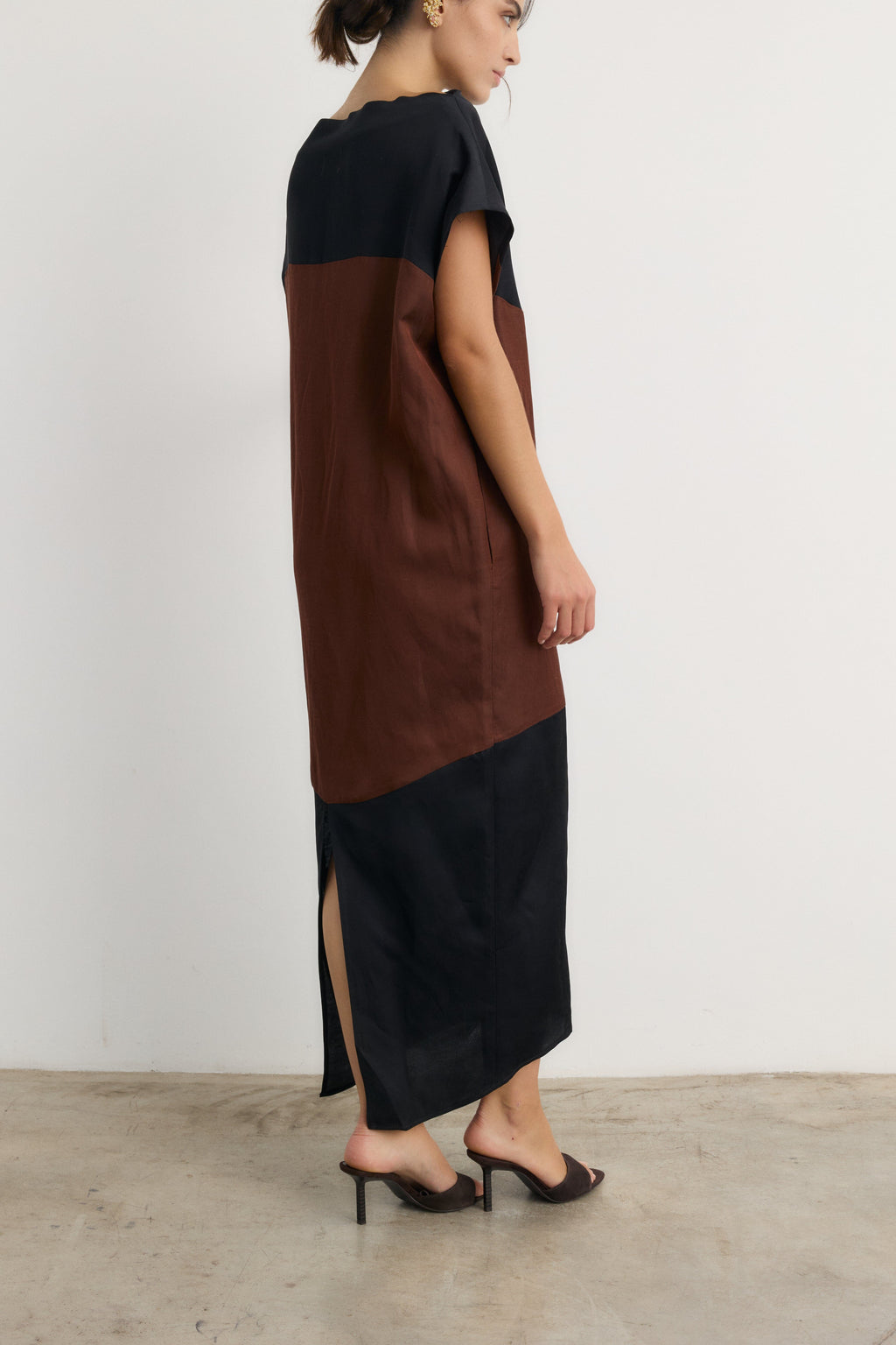 Vestido Nefertiti marrón-negro