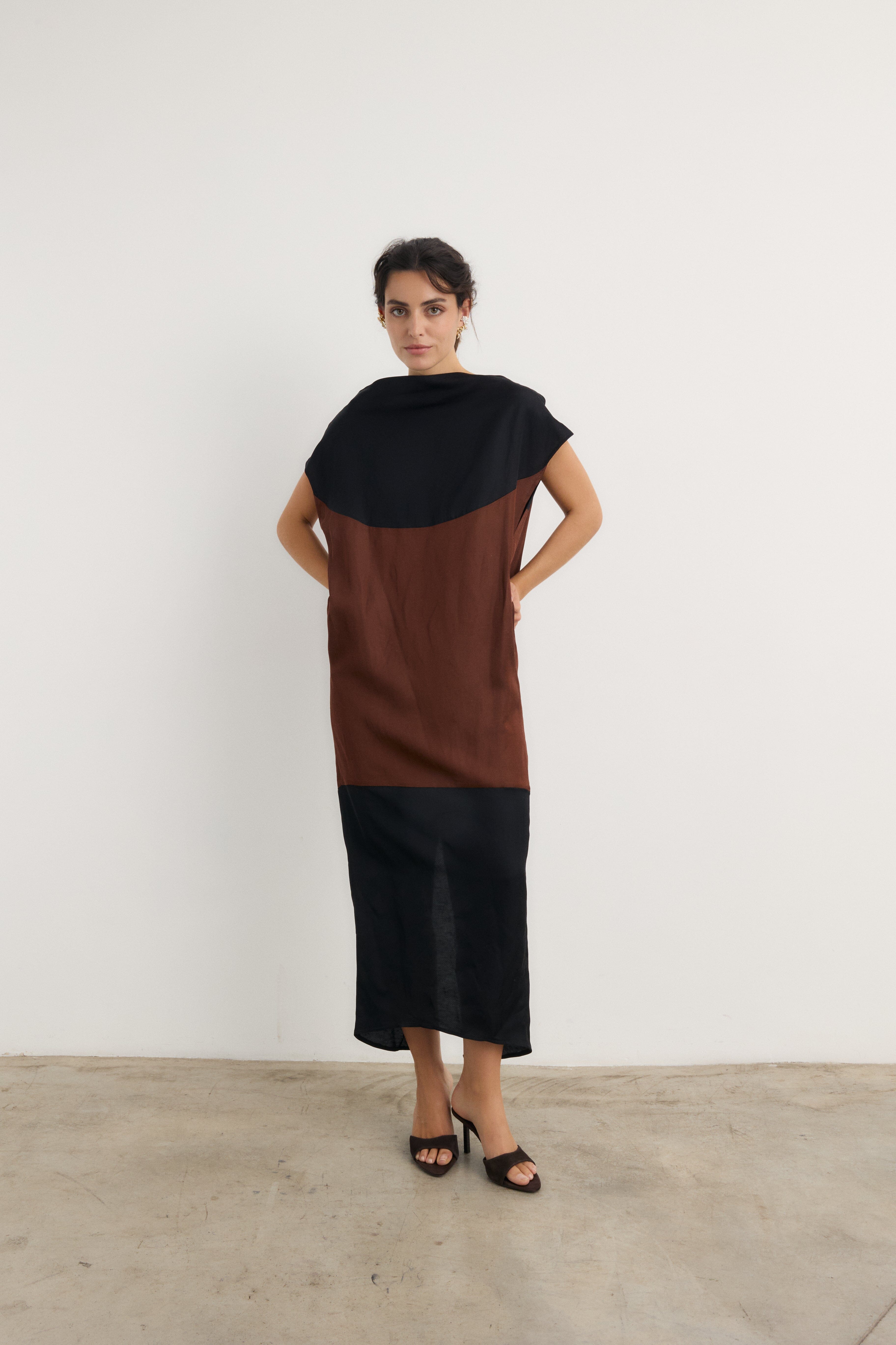 Vestido Nefertiti marrón-negro