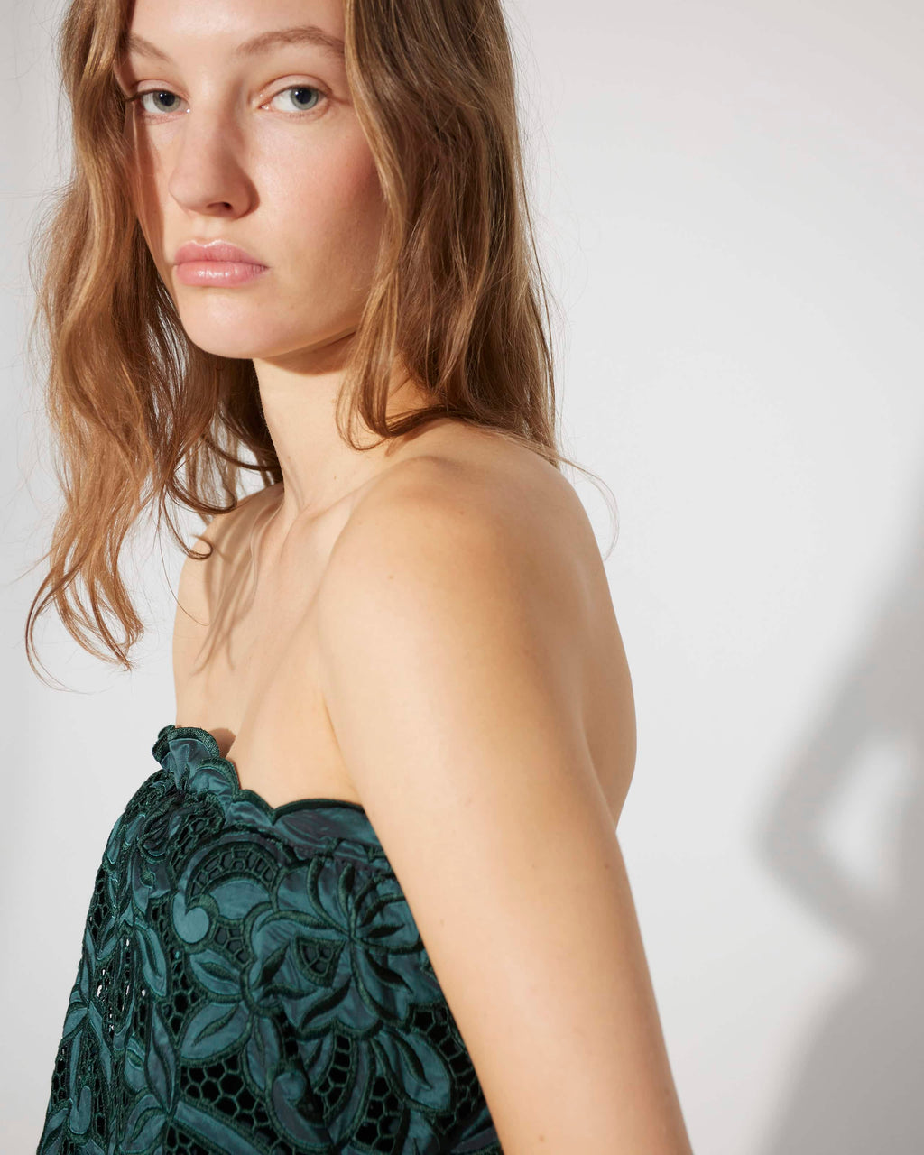 Vestido palabra de honor de encaje