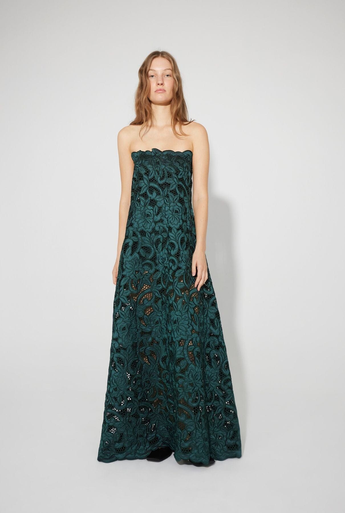 Vestido palabra de honor de encaje